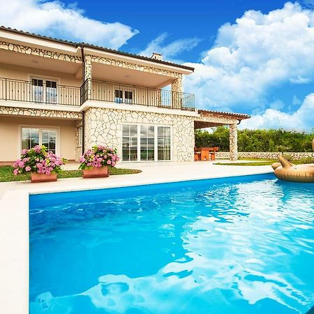 Villa Dora Suzan Bagian luar foto