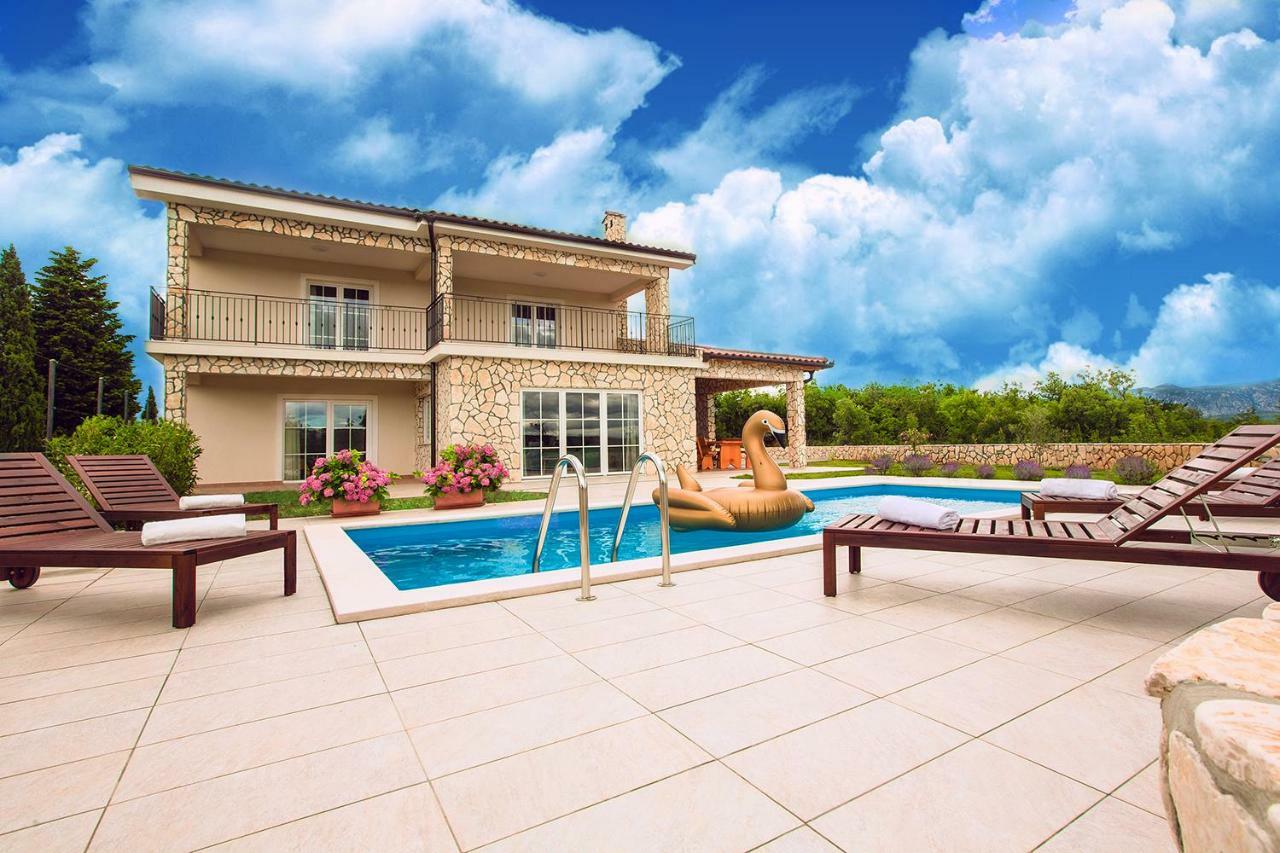 Villa Dora Suzan Bagian luar foto